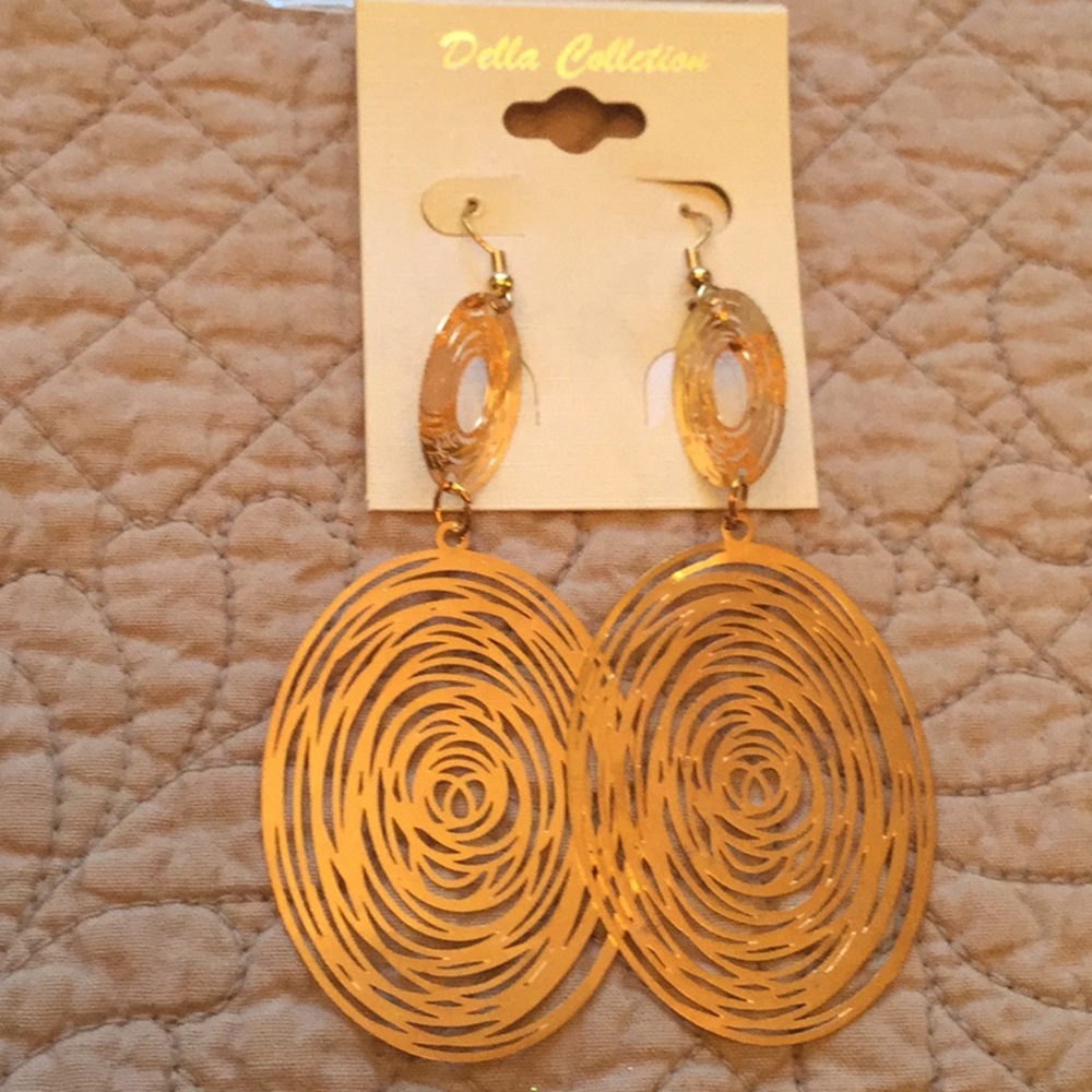 Della Collection Earrings NWOT